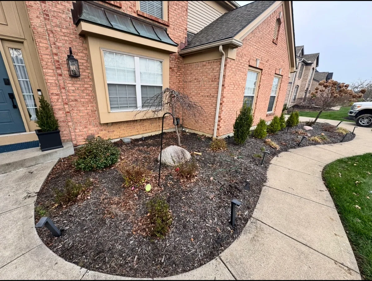 Front planting bed before the landscape refresh